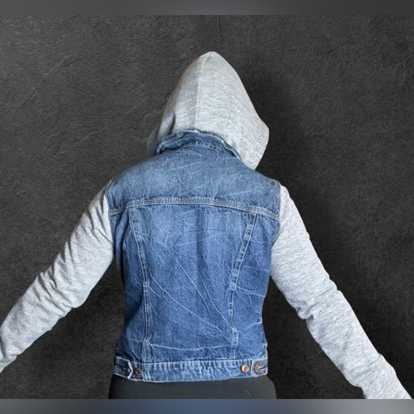 Amethyst Jeans Blue Denim Jacket with soft Gray Sleeves - Picture 4 of 7